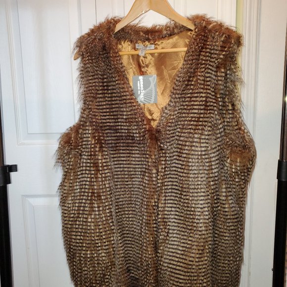 Coat /Vest /Faux Fur Plus Size Women - Picture 1 of 6